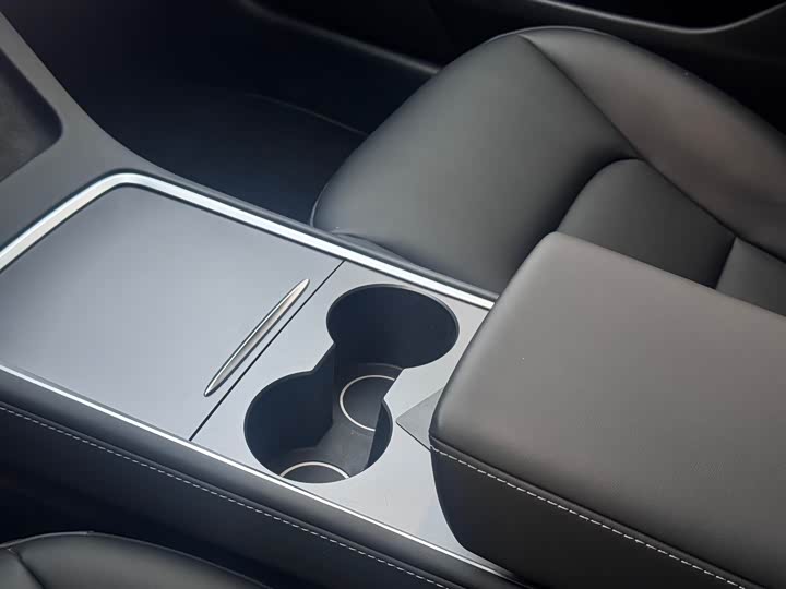 Фото 7 - Tesla Model 3