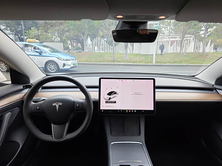 Фото 9 - Tesla Model 3