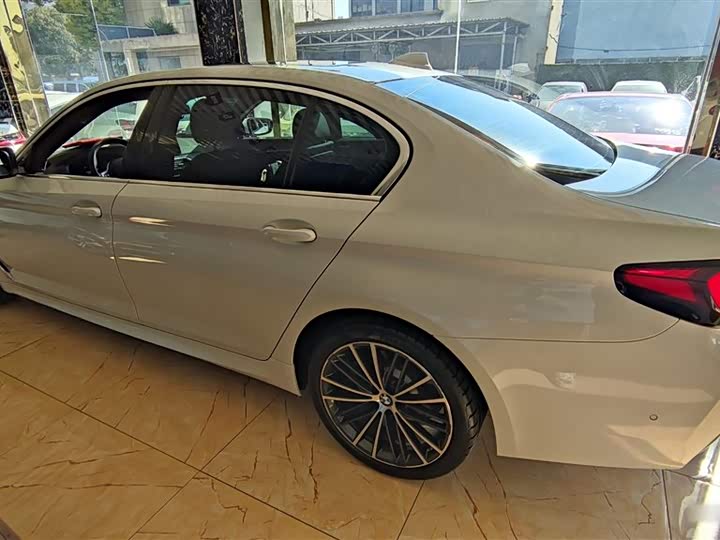 Фото 5 - BMW 5 Series