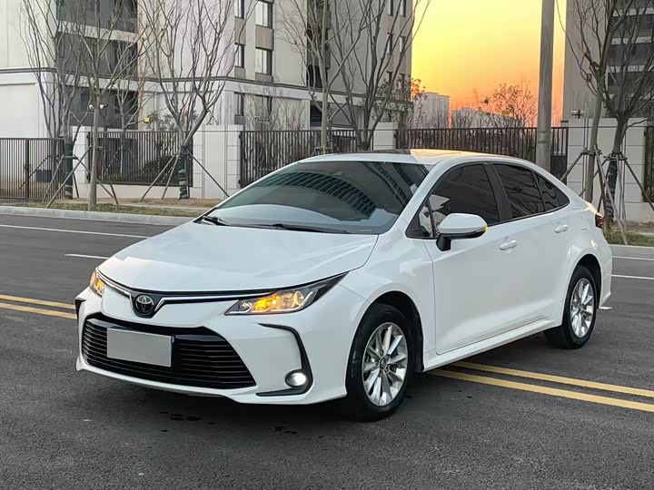 Фото 1 - Toyota Corolla