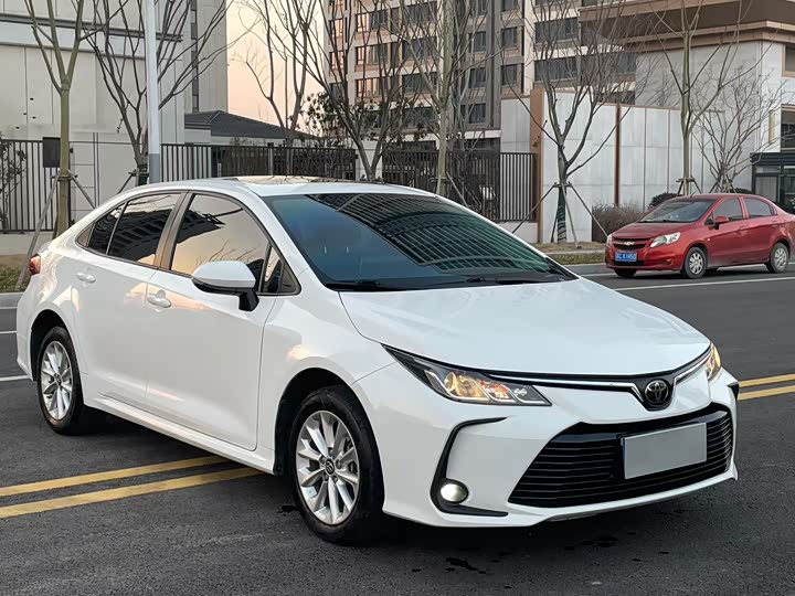 Фото 3 - Toyota Corolla