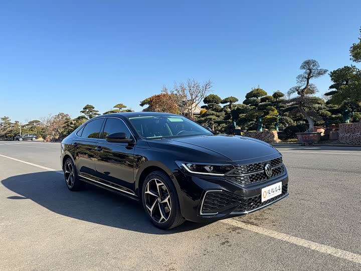 Фото 2 - Volkswagen Passat