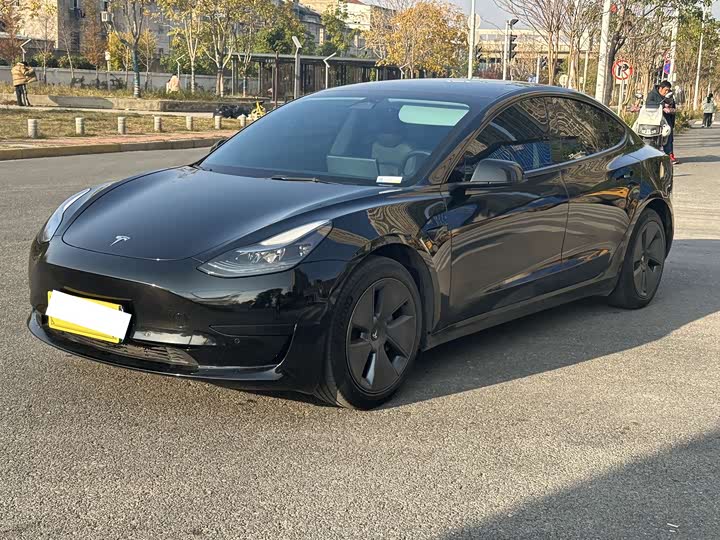 Фото 1 - Tesla Model 3