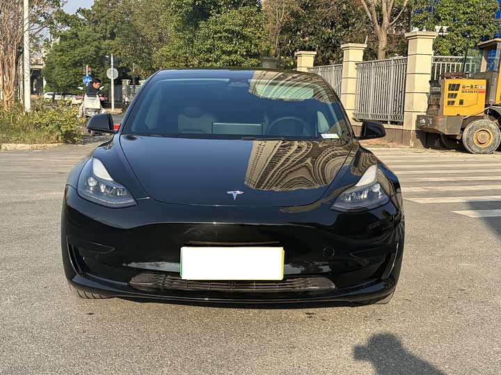 Фото 2 - Tesla Model 3