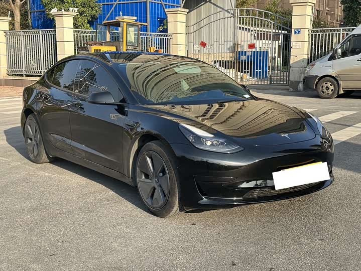 Фото 3 - Tesla Model 3