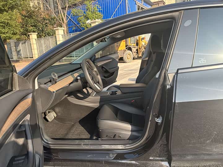 Фото 8 - Tesla Model 3