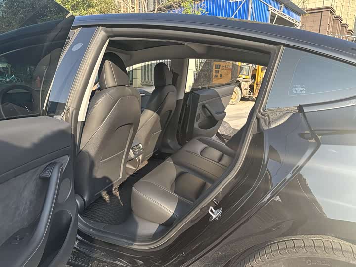 Фото 9 - Tesla Model 3