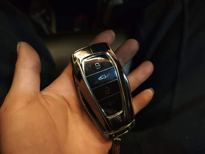 Фото 9 - Geely Emgrand GL