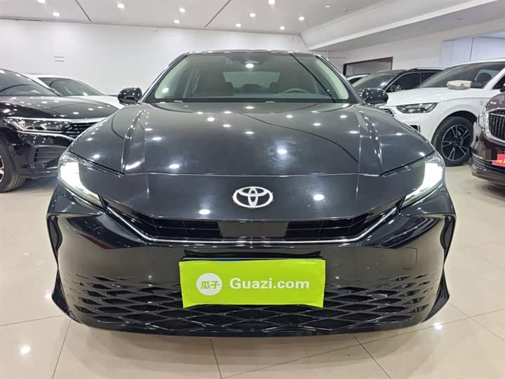 Фото 3 - Toyota Camry