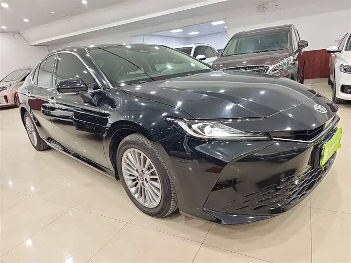 Фото 4 - Toyota Camry