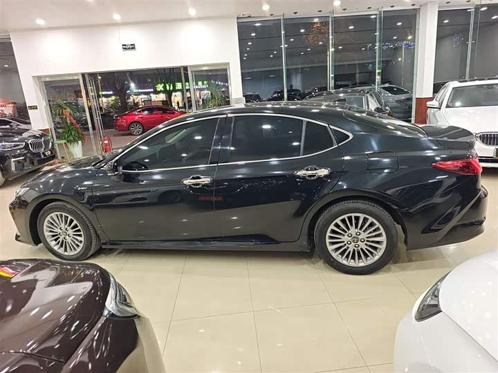 Фото 5 - Toyota Camry