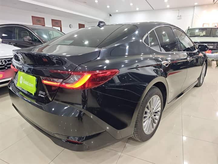 Фото 7 - Toyota Camry