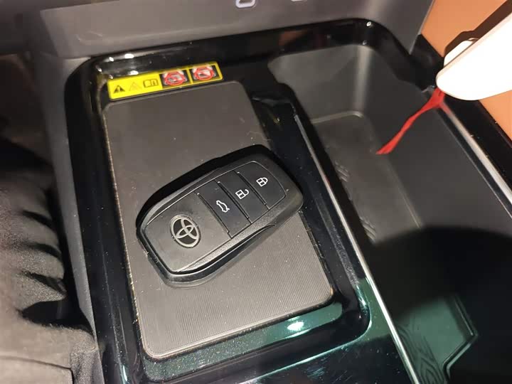 Фото 9 - Toyota Camry