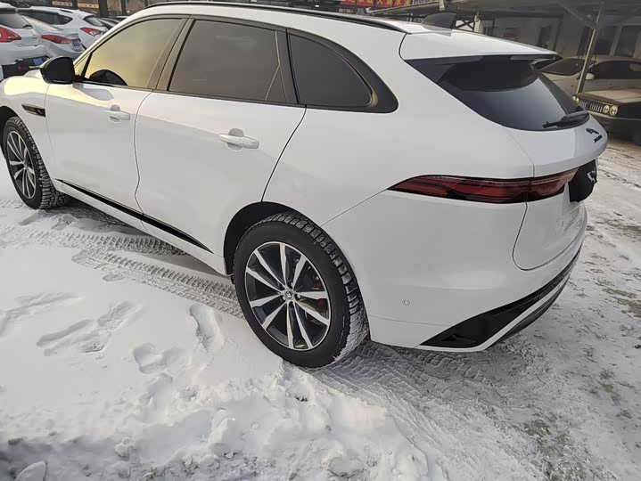 Фото 3 - Jaguar F-Pace