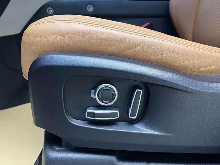 Фото 7 - Land Rover Defender