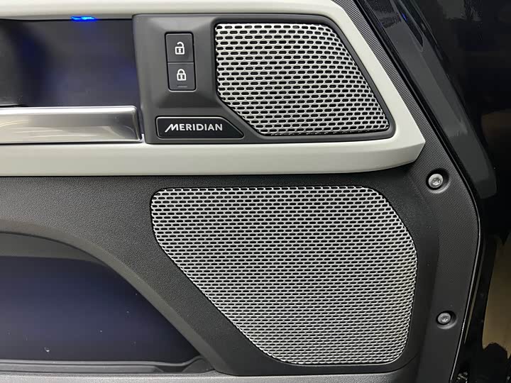 Фото 9 - Land Rover Defender