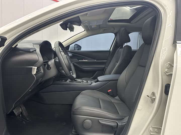 Фото 4 - Mazda CX-30