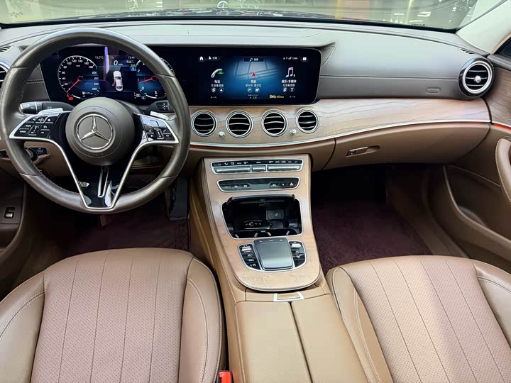 Фото 5 - Mercedes-Benz E-Class