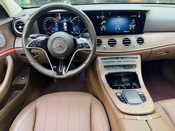 Фото 7 - Mercedes-Benz E-Class