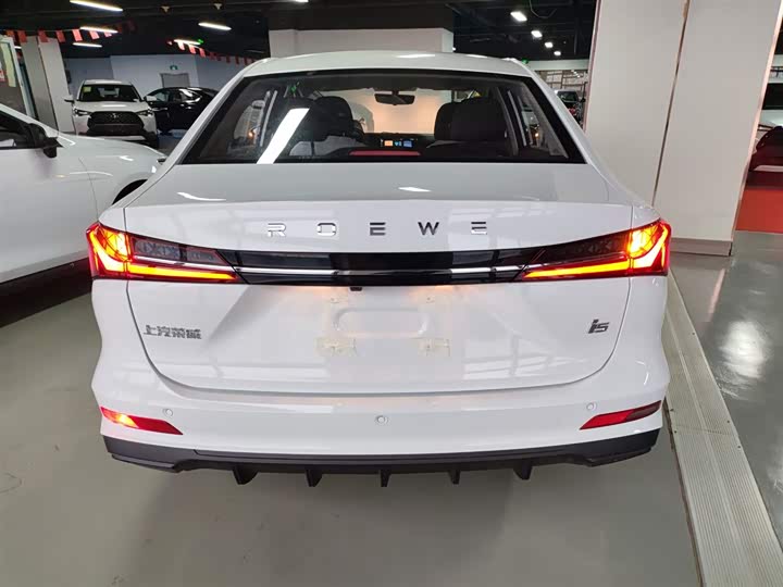 Фото 6 - Roewe i5