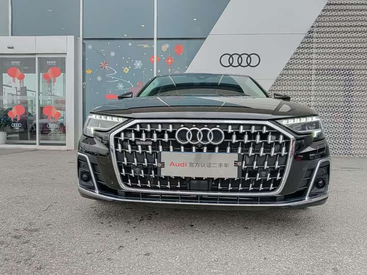 Фото 2 - Audi A8