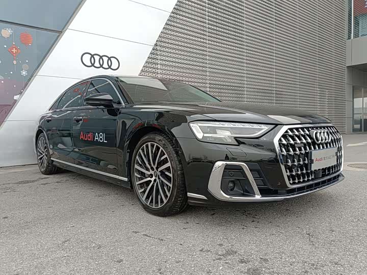 Фото 3 - Audi A8