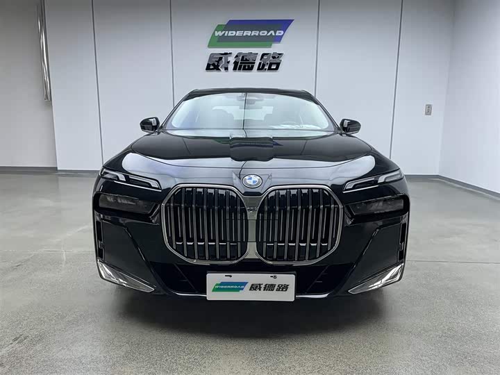 Фото 2 - BMW 7 Series