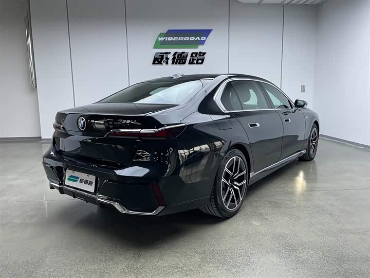 Фото 3 - BMW 7 Series