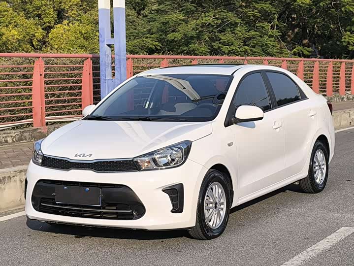 Фото 2 - Kia Pegas