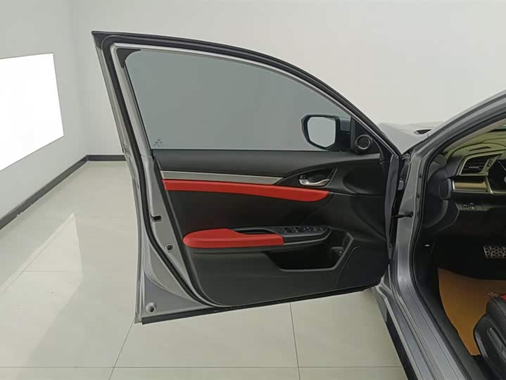 Фото 7 - Honda Civic