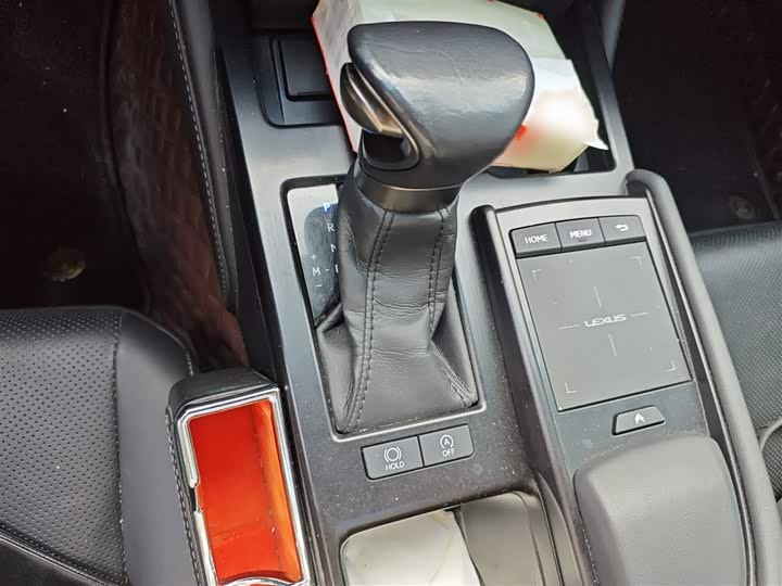 Фото 7 - Lexus ES