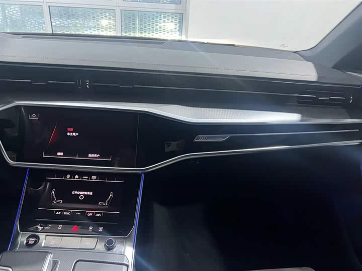 Фото 7 - Audi A6L