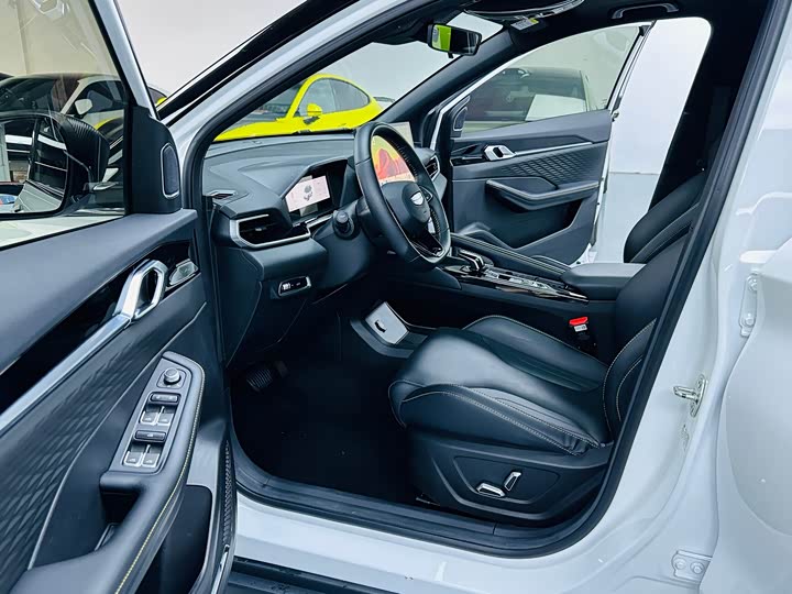 Фото 4 - Geely Coolray