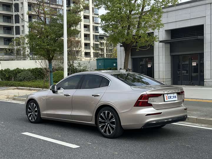 Фото 4 - Volvo S60