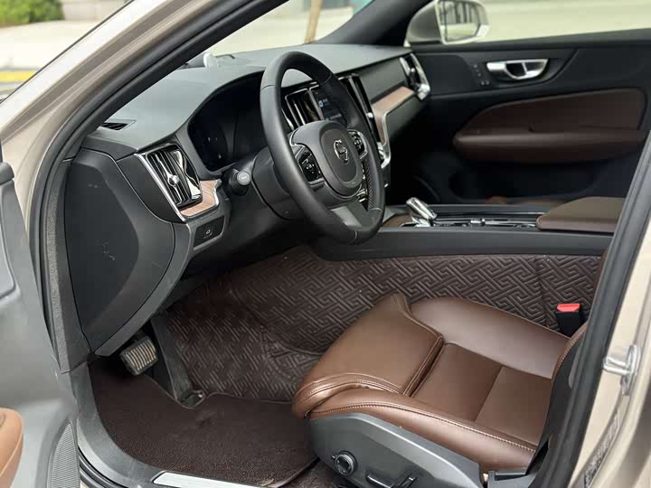 Фото 6 - Volvo S60