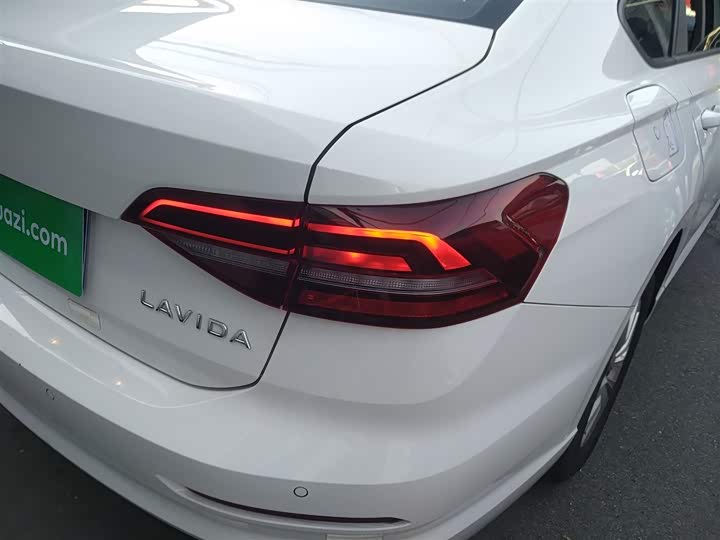 Фото 7 - Volkswagen Lavida