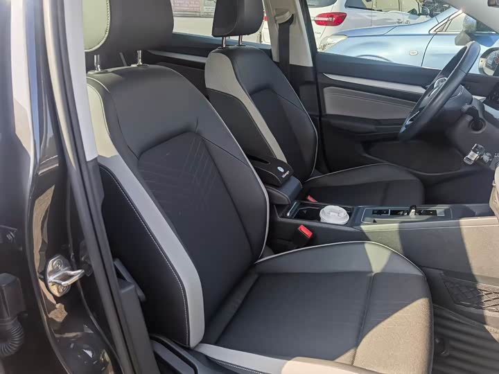 Фото 3 - Volkswagen Golf