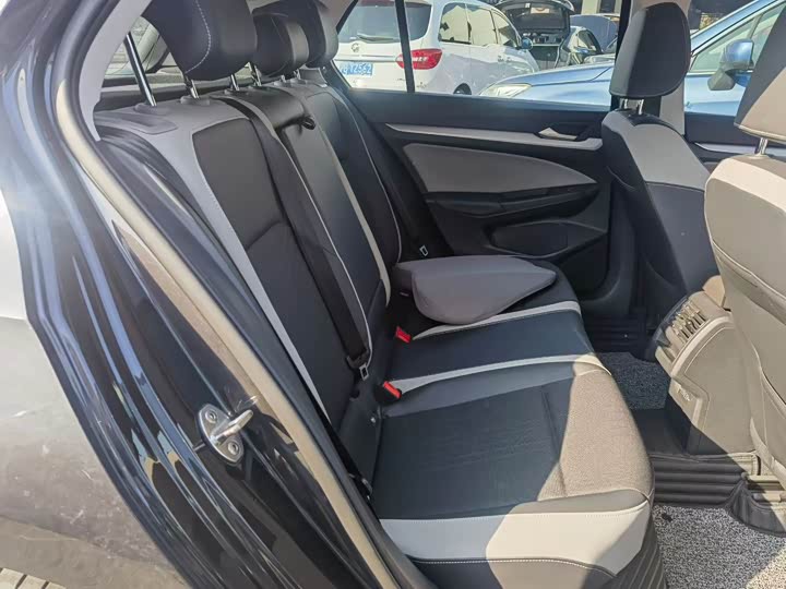 Фото 4 - Volkswagen Golf