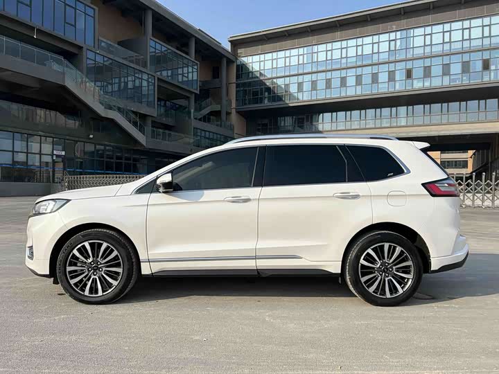 Фото 7 - Ford Edge