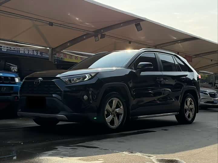 Фото 1 - Toyota RAV4