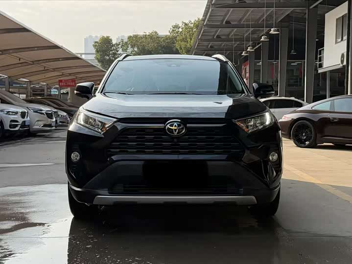 Фото 2 - Toyota RAV4
