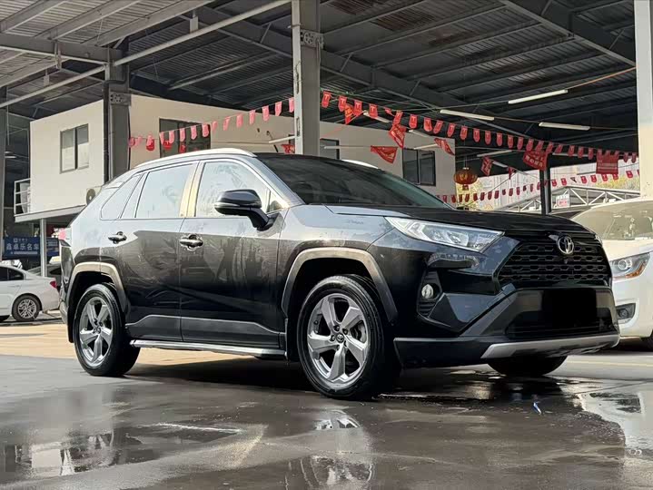 Фото 3 - Toyota RAV4