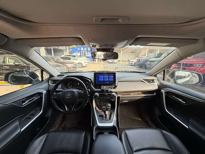 Фото 5 - Toyota RAV4