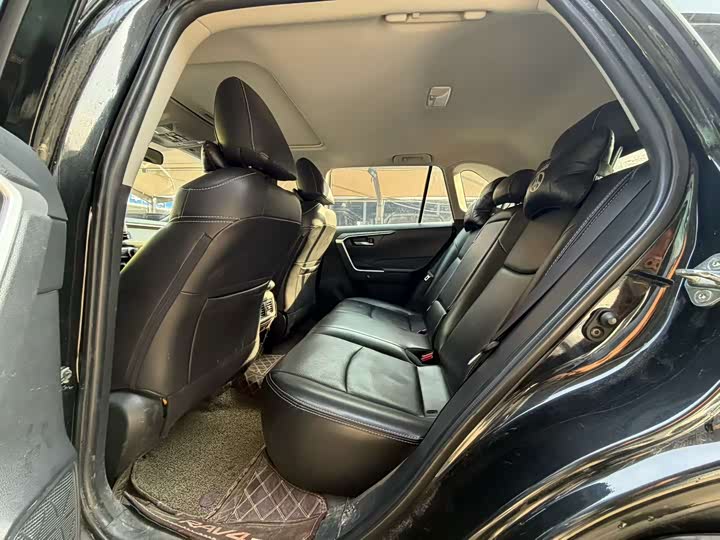 Фото 6 - Toyota RAV4