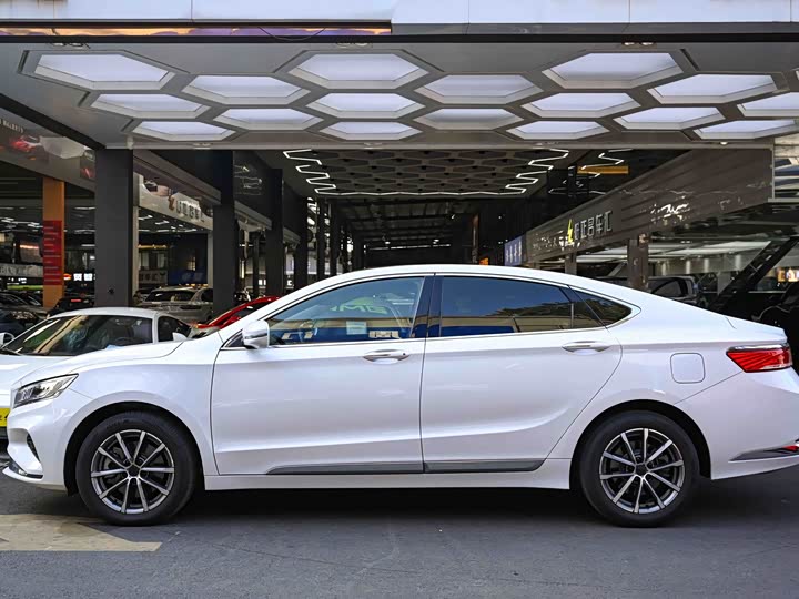 Фото 3 - Geely Emgrand GT