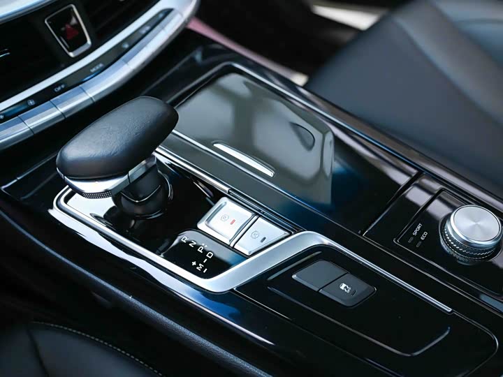 Фото 9 - Geely Emgrand GT