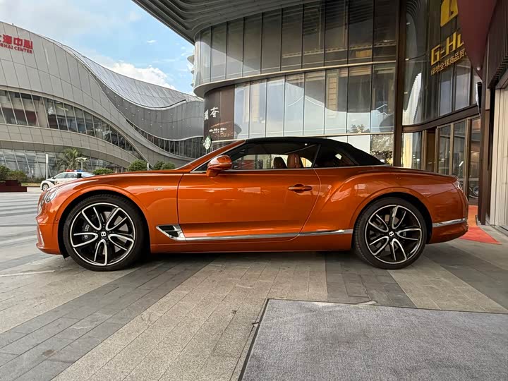 Фото 3 - Bentley Continental GT