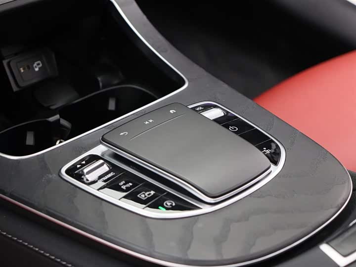 Фото 9 - Mercedes-Benz E-Class