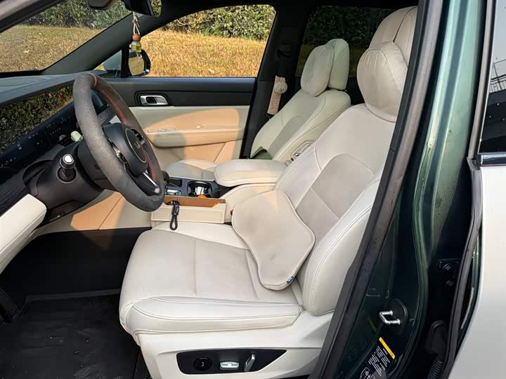 Фото 8 - LiXiang One