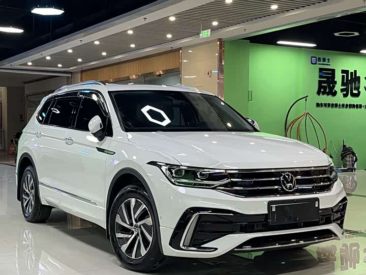 Фото 3 - Volkswagen Tiguan L Hybrid